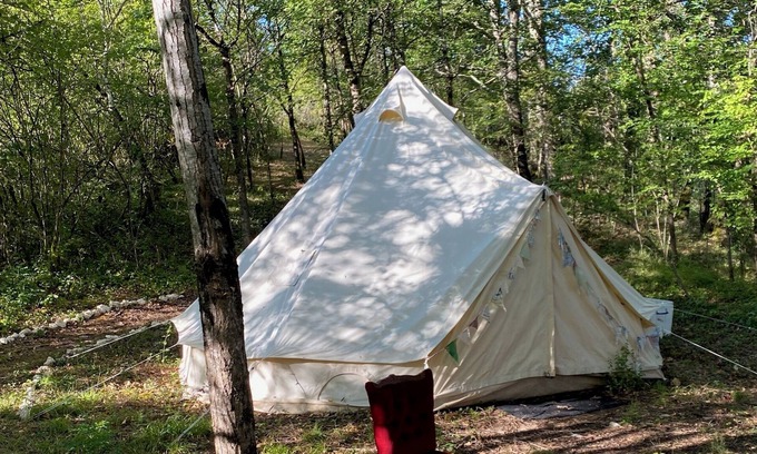 Penne-d'Agenais Alquiler De RV | Enjoy a comfortable night sleep in a safari tent on our eco campsite