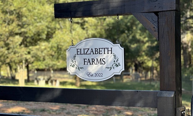 Winder Otro | Enjoy a cozy experience at Elizabeth Farms! Close to hiking & equestrian trails.