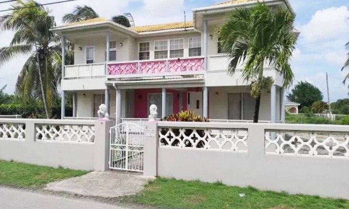 Atlantic Shores Casa | Enjoy a cozy getaway with 4BR 3BA house with AC 5mins from Miami Beach.
