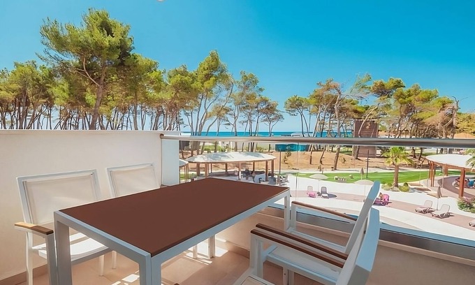 Ulcinj Hotel | Enjoy a Hassle-Free and Suiting Stay! Suite w/ Seaview, Onsite Swimming Pools!