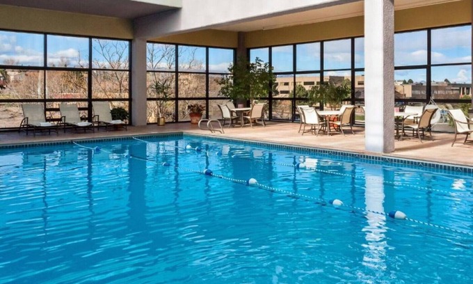 Union Square Casa | Enjoy a mountainside stay at our hotel in Lakewood, Colorado