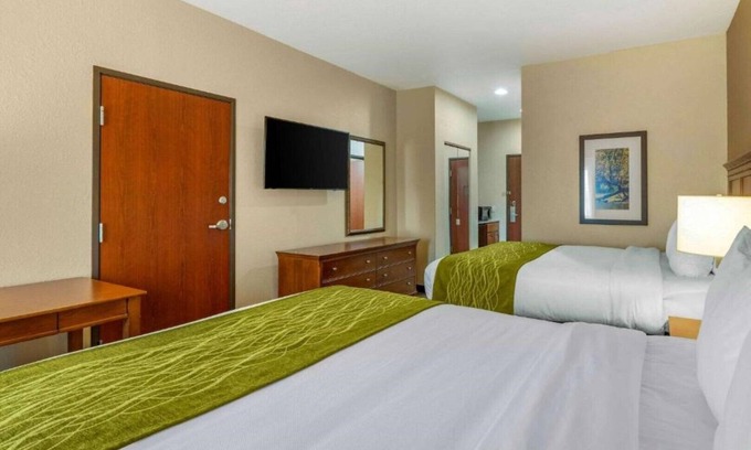 Quad Cities Casa | Enjoy a new look and feel at our renovated room !