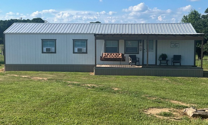 Groveoak Otro | Enjoy a quiet, relaxing stay with the beauty of open Alabama countryside.