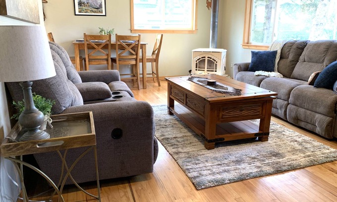 Dayton Casa | Enjoy a stay at the private, newly-remodeled Cowboy Cottage in Dayton, Wyoming.