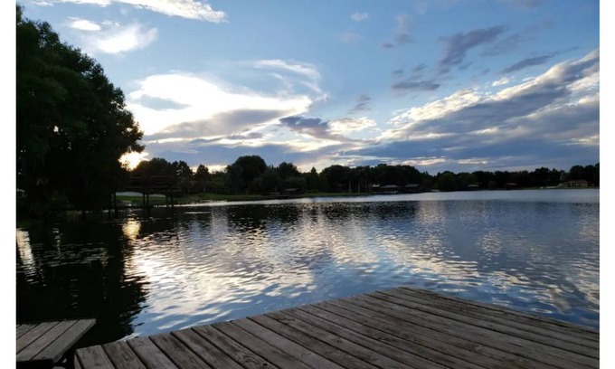Keystone Cabina | Enjoy a step back in time on an Authentic "Old Florida" Lakefront property.