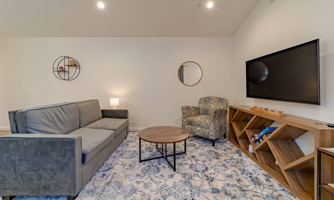 McKinleyville Casa | Enjoy a stylish experience at this centrally-located place