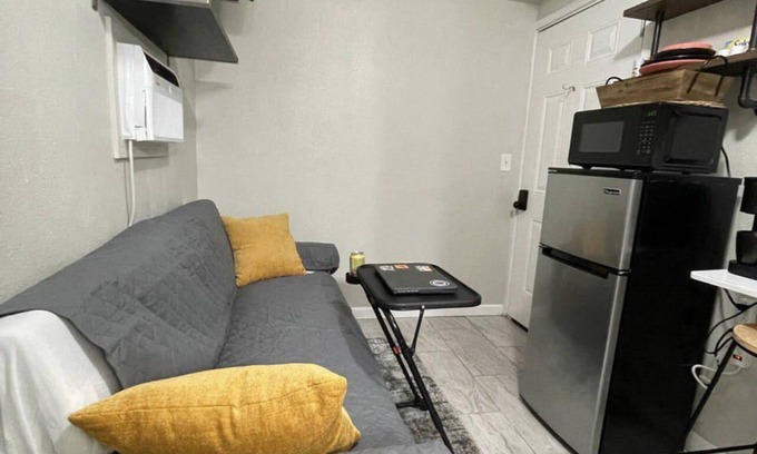 Compton Apartamento | Enjoy a stylish experience at this centrally-located place.