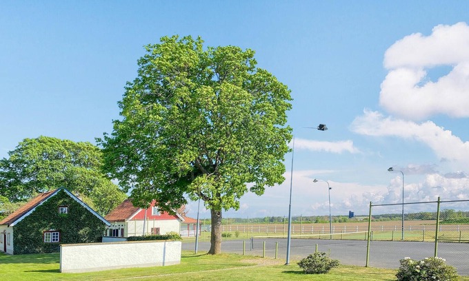 Vibble Casa | Enjoy an active couple vacation in this stone house with private tennis court