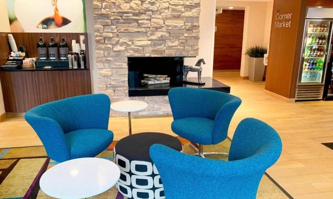 Englewood Casa | Enjoy an uncomplicated stay at our Highlands Ranch hotel.