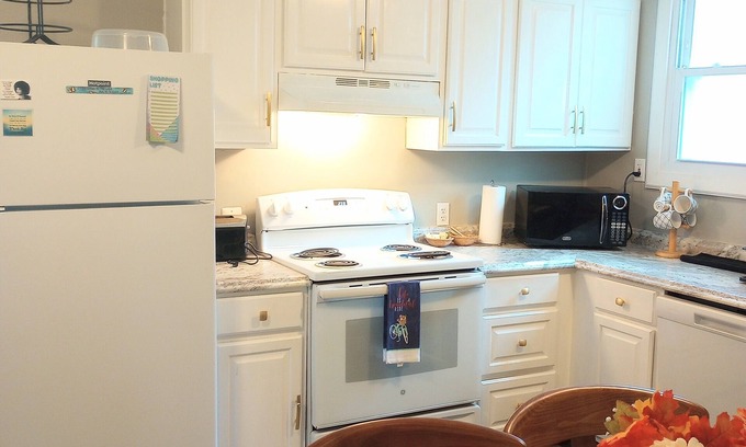 Pittsfield Casa | Enjoy Big City Vibes at City Place in the heart of the Berkshires!