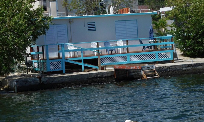 Culebra Pueblo Casa | Disfrute de impresionantes puestas de sol en una acogedora casa de playa