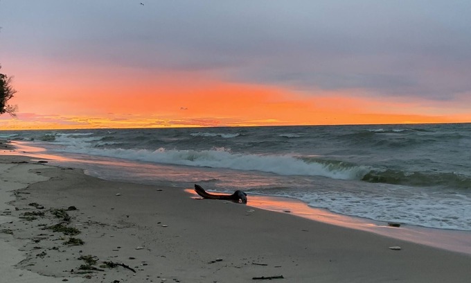 Sturgeon Bay Casa | Enjoy Breathtaking Sun Rises On The Sandy Lake Michigan Shoreline!
