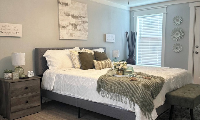 Caddo Heights-South Highlands Casa | "Enjoy Comfort in Every Stay"