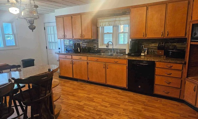 Hazleton Casa | Enjoy easy access to this 4 Bedroom smart home in downtown Hazleton PA.