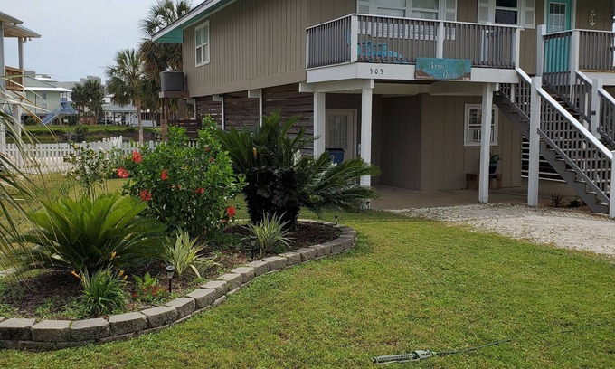 Gulf Shores Cabaña | ¡Disfrute de un fácil acceso a la playa desde "Bonnie Dune", nuestra cabaña en Little Lagoon!