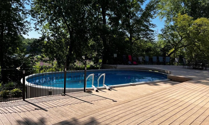 East Moline Casa | Enjoy Florida in Illinois; House on Island with Pool