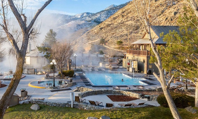 Genoa Complejo | Año nuevo en Lake Tahoe, esquí y aguas termales