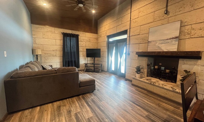 Fluvanna Casa | Enjoy Lake Alan Henry in Justiceburg TX in our Fully furnished House