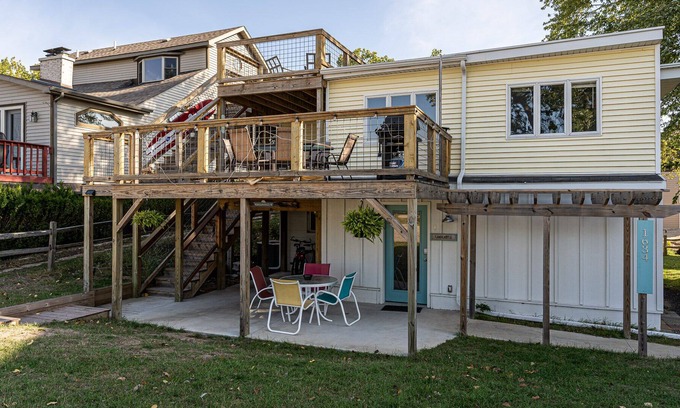 Bluffton Casa | Enjoy Lake Michigan Sunsets at Fully Equipped 2BR Duplex at the Beach!