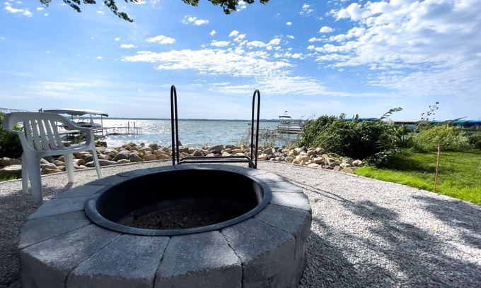 Stoughton Casa | Enjoy lakefront living on Lake Kegonsa! - Under New Mgmt in 2025!