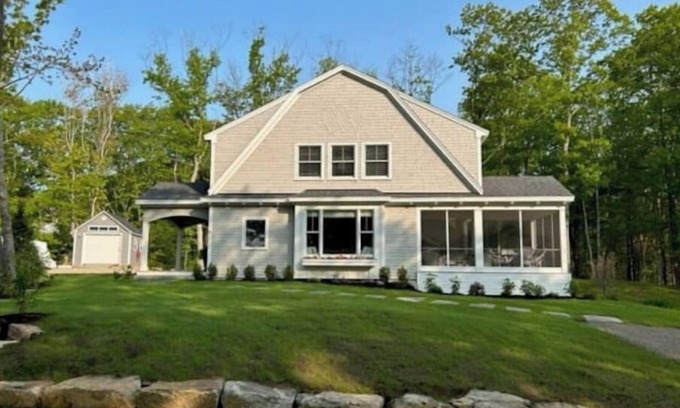 Cape Porpoise Casa | Enjoy luxurious, ocean access at Flossie's Folly II in Cape Porpoise