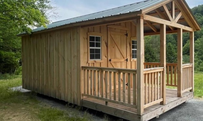 Fletcher Cabina | Enjoy nature in a cabin getaway, wildflowers, lush fields and maple woods trails