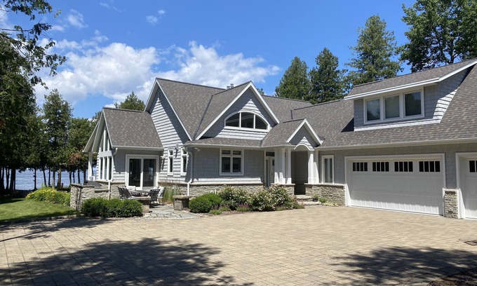 Sturgeon Bay Casa | ¡NUEVO! Sé uno de los primeros en hospedarte en esta magnífica casa frente al lago.