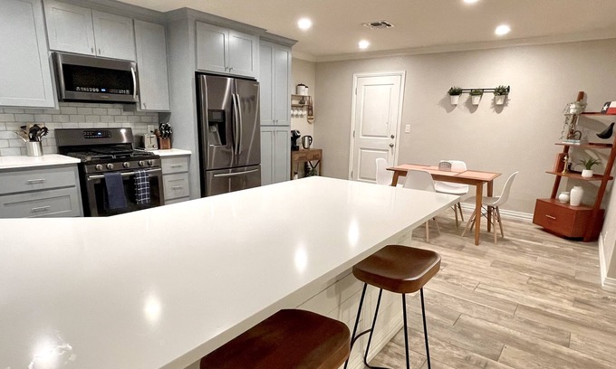 Wichita Falls Casa | Enjoy our cozy yet modern townhome! 50 amp EV plug in!