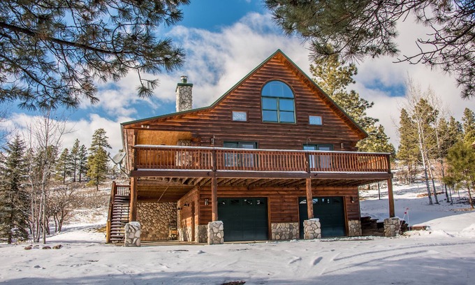 Pagosa Springs Cabina | Disfrute de la paz y la vida silvestre, impresionante casa de troncos con vistas a la montaña. Reserva para el invierno