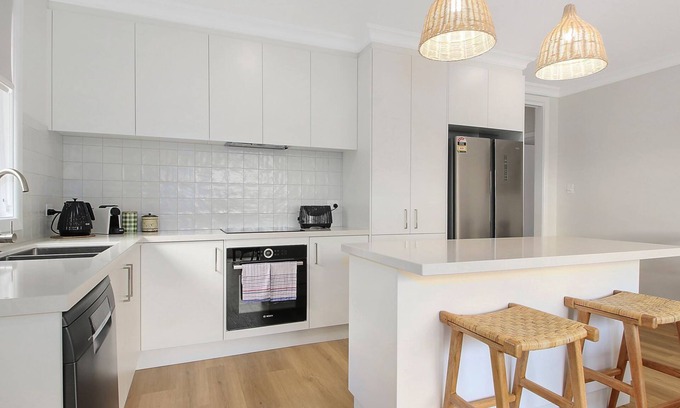 Beechworth Casa | Enjoy picture frame views of Lake Sambell from the living room window!