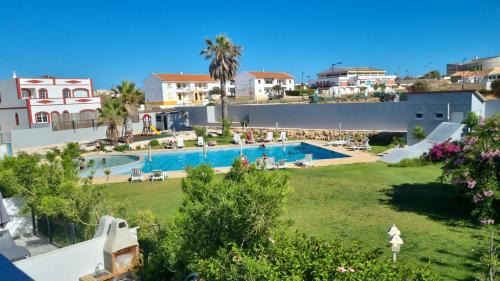 Sagres Apartamento | ENJOY POOL, BEACH and more at this nice apartment only 3 minutes from Mareta's Beach