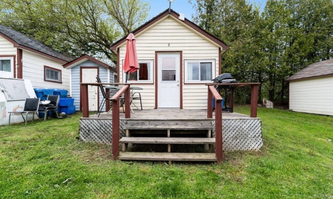 Otonabee-South Monaghan Cabina | Enjoy, Relax at Rice Lakes!