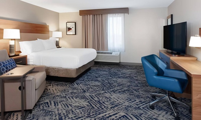 Macomb Hotel | Enjoy Restful Sleep at Elegant Suite with Kitchen Near CJ Barrymore Amusement