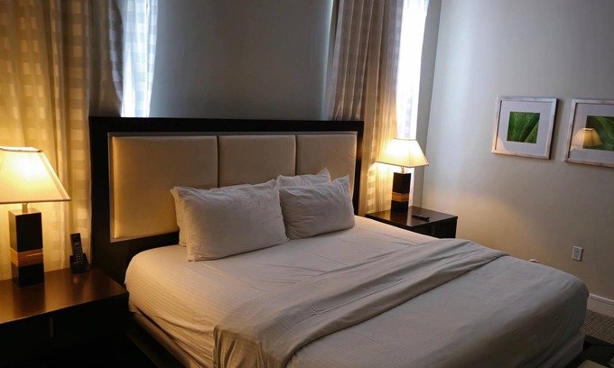 Doral Condominio | Enjoy Shopping, Dining, Golfing - King Studio XL