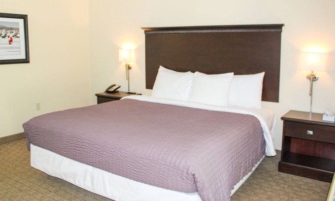 Kelleys Island Casa | Enjoy Spectacular Views of Kelleys Island at Glacier Suite 124