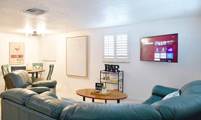 Port Richey Casa | Enjoy Sunset with Dolphin & Manatee