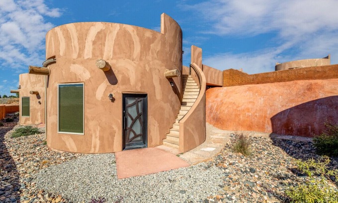 Virgin Alquiler De RV | Enjoy Sunsets at Zion - King Bed Cliff Dwelling W/Hot Tub