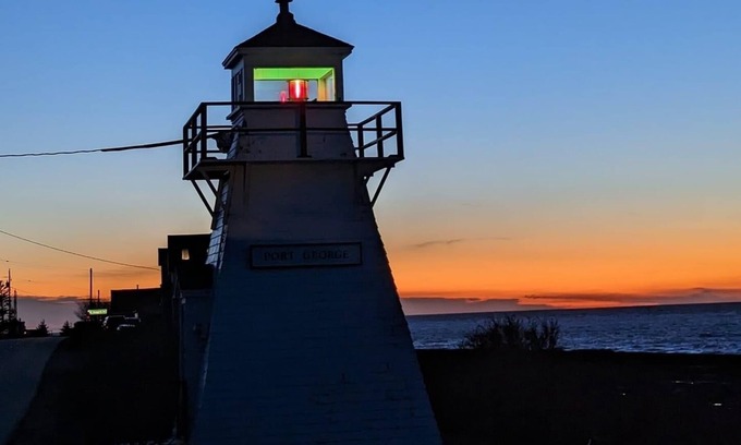 Port George Casa | Enjoy the Bay of Fundy just steps away. Pet friendly.