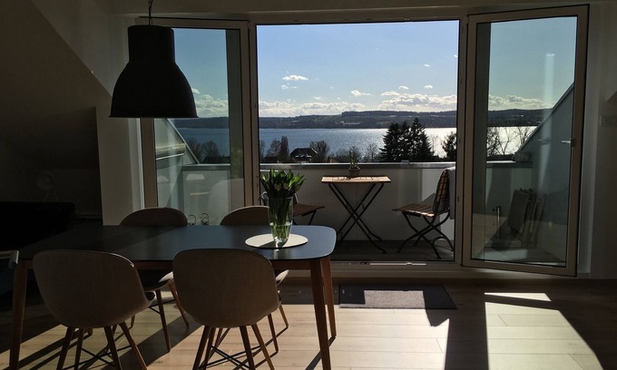 Ueberlingen Apartamento | Disfruta de la hermosa vista del lago! Luminoso y moderno apartamento de 60 m2
