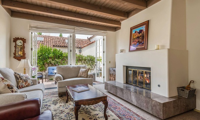 Laguna Condominio | Enjoy the Beauty of Downtown Santa Barbara Walk Everywhere!