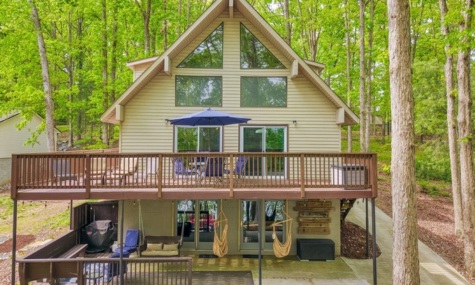 Anderson Casa | Enjoy the best Lake Hartwell has to offer - swimming, fishing, & tranquility.