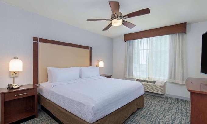 Sandy Springs Hotel | Enjoy the Best of Atlanta w/ Pool Access In Dunwoody