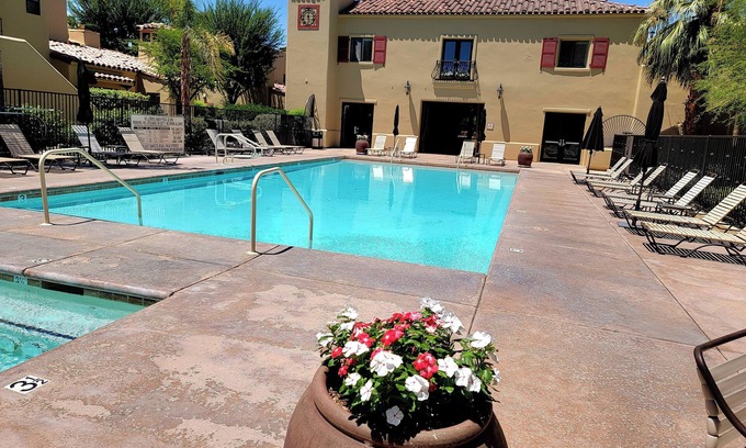 Baristo Casa | Enjoy the Best of Palm Springs, in this Beatifull Townhouse