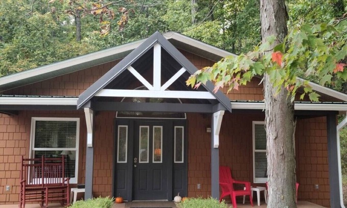 Helmsburg Casa | Enjoy the Bird Nest in Beautiful Nashville, Brown County, Indiana.