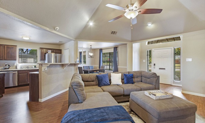 Cedar Crest Casa | Enjoy the Entire Home Near the Heart of Dallas