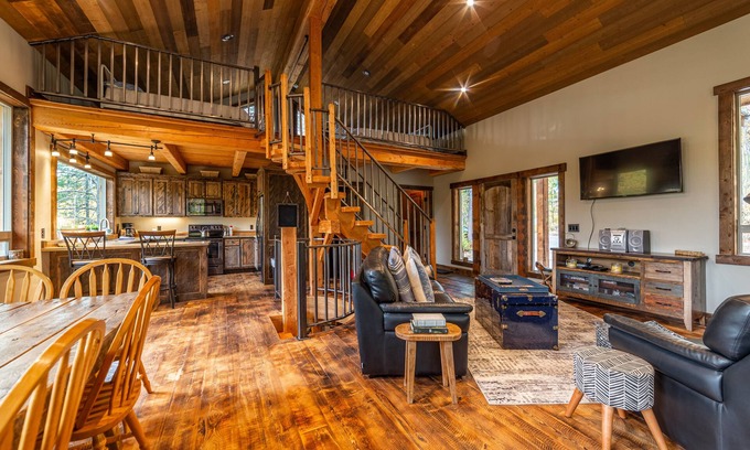 Columbia Falls Casa | Enjoy the Quiet of MT at Our Cabin Above Spoon Lake