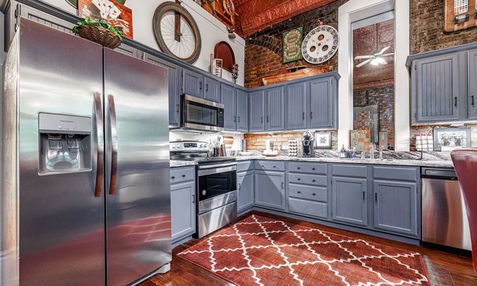 Hot Springs Complejo | Enjoy the rich history. Best location in downtown! Large 2 bedroom apartment.