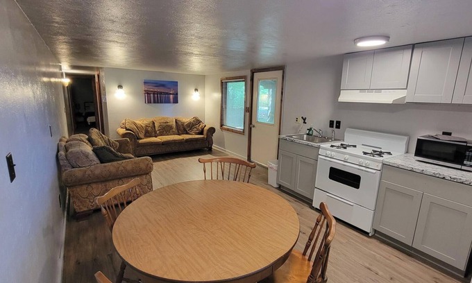 Mancelona Alquiler De RV | Enjoy the serenity and peace of this wooded campground