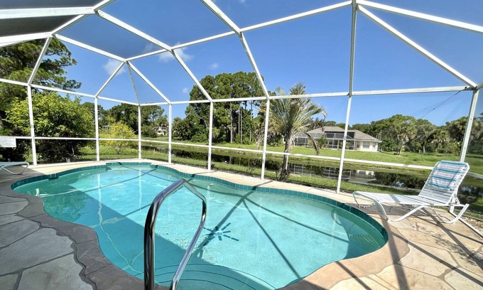 Long Meadow Casa | ¡Disfruta la luz del sol! Casa con piscina privada en Rotonda West