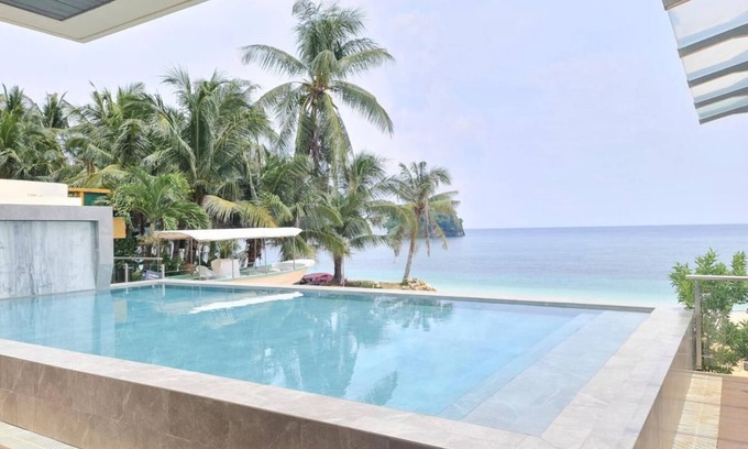 Yapak Complejo | Enjoy the tranquility of a beachfront resort in Boracay Island.